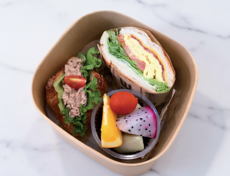 起司培根貝果＋鮪魚可頌＋當季水果盒