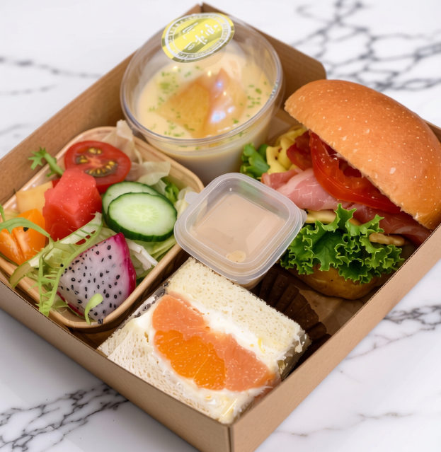 培根蛋漢堡＋手工奶酪＋水果三明治＋胡麻時蔬沙拉