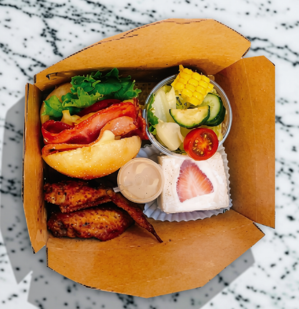 培根起司漢堡＋水果三明治＋炙烤雞翅＋胡麻時蔬沙拉