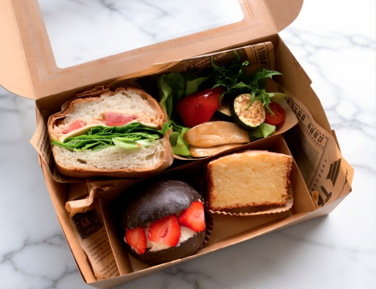 青醬巧巴達三明治＋水果生乳包＋小島檸檬磅蛋糕＋時蔬溫沙拉